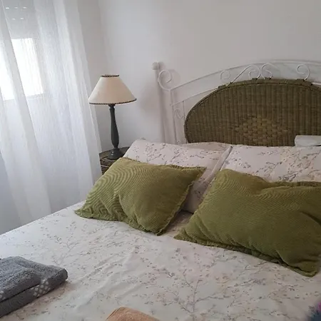 Beautiful 1 To 3 Bedrooms Near The *