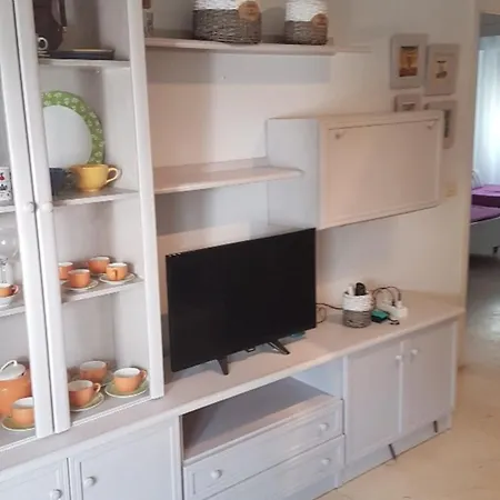 Beautiful 1 To 3 Bedrooms Near The