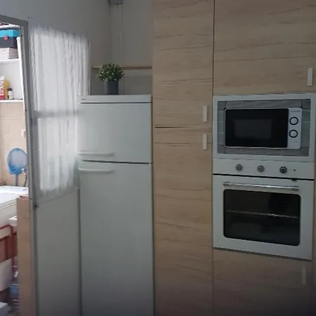 Beautiful 1 To 3 Bedrooms Near The